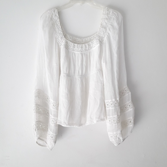 Free People Tops - FREE PEOPLE BOHO TOP W/CROCHET details long sleeve